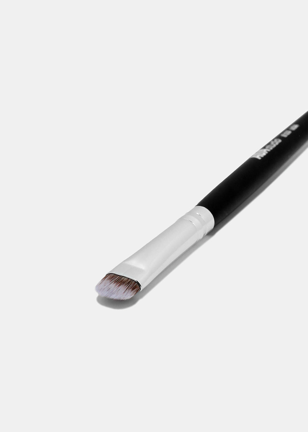 E123: Eyeliner Blending Brush