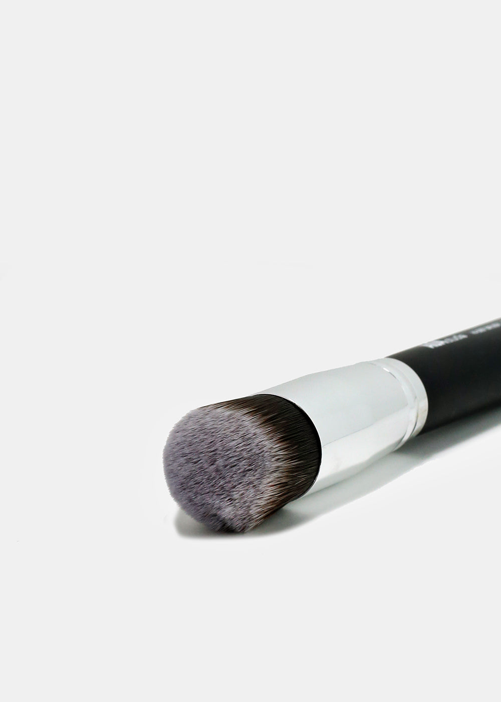 The F5 & E105 Kabuki Brush Duo