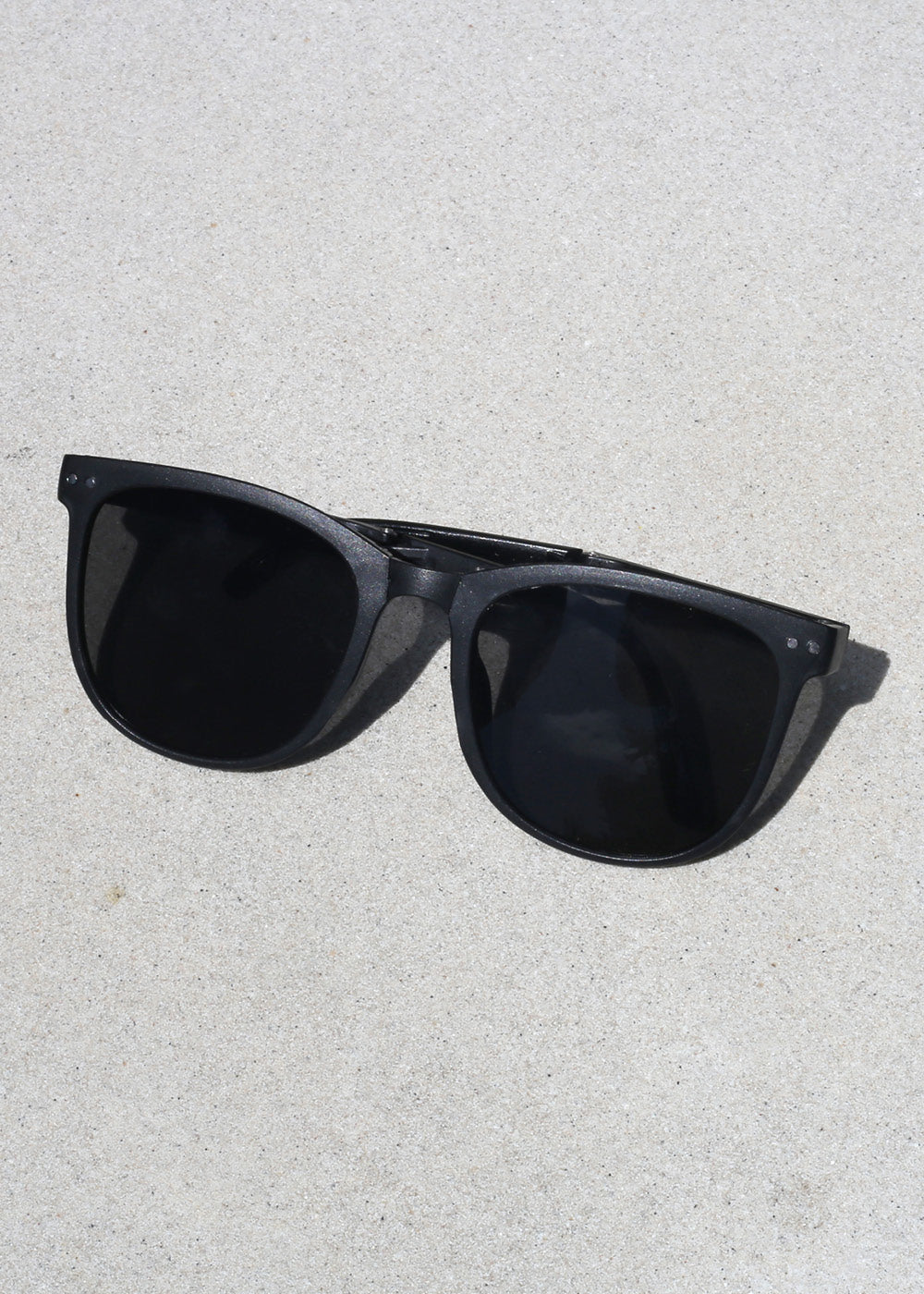 Chic Black Foldable Shades